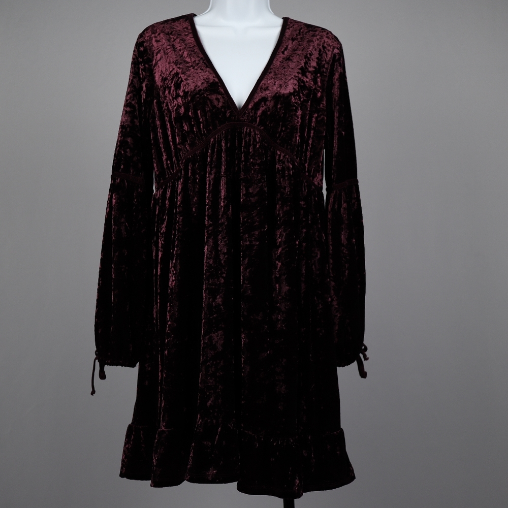 Chelsea & Violet Women's Red Velvet Dress